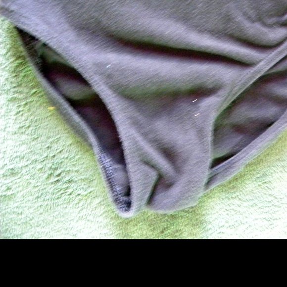 XS One Piece Black Short Sleeve Leotard - Picture 2 of 5